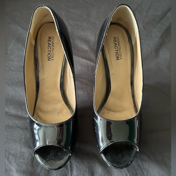 Patent Leather Kenneth Cole Reaction Platform Heels, Black size 8.5 - Picture 2 of 7